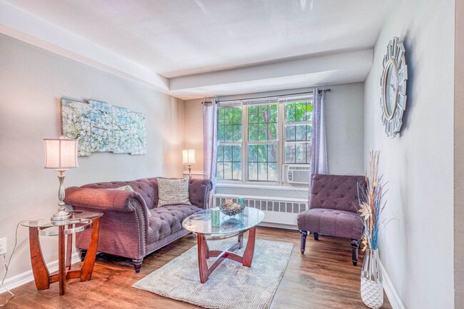 Huntwood Courts in Washington, DC - Building Photo - Building Photo