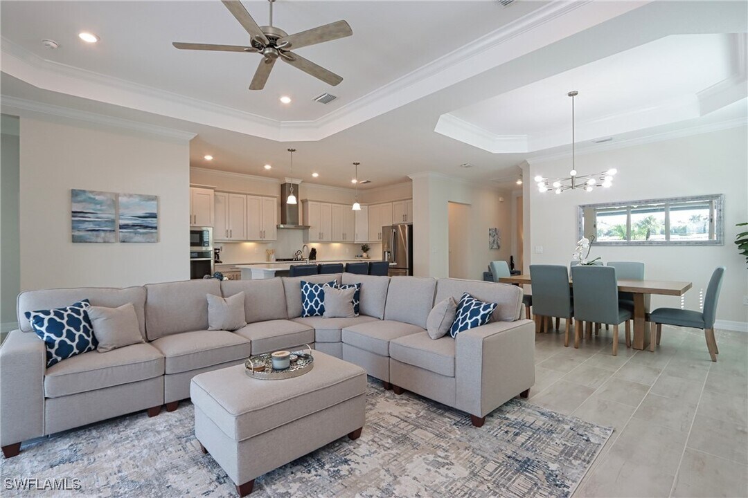 15122 Blue Bay Cir in Ft. Myers, FL - Foto de edificio