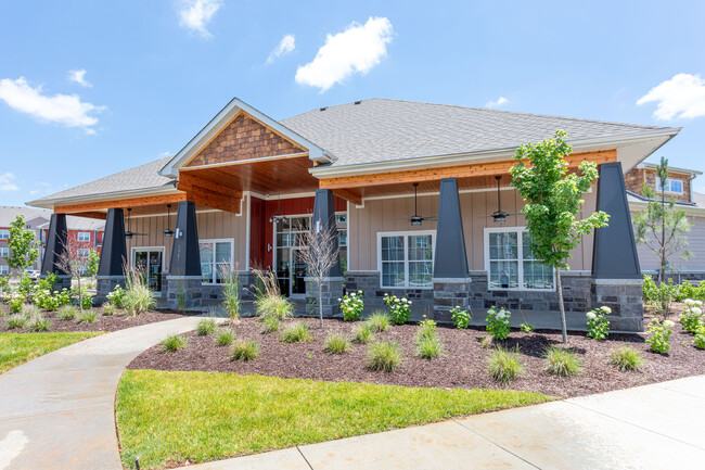 Solis in Clarksville, TN - Foto de edificio - Building Photo