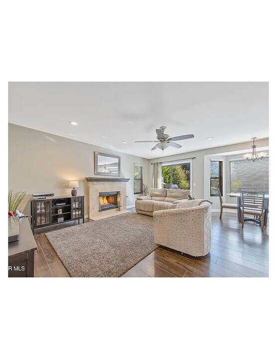 4060 Summershade Ln in Moorpark, CA - Building Photo