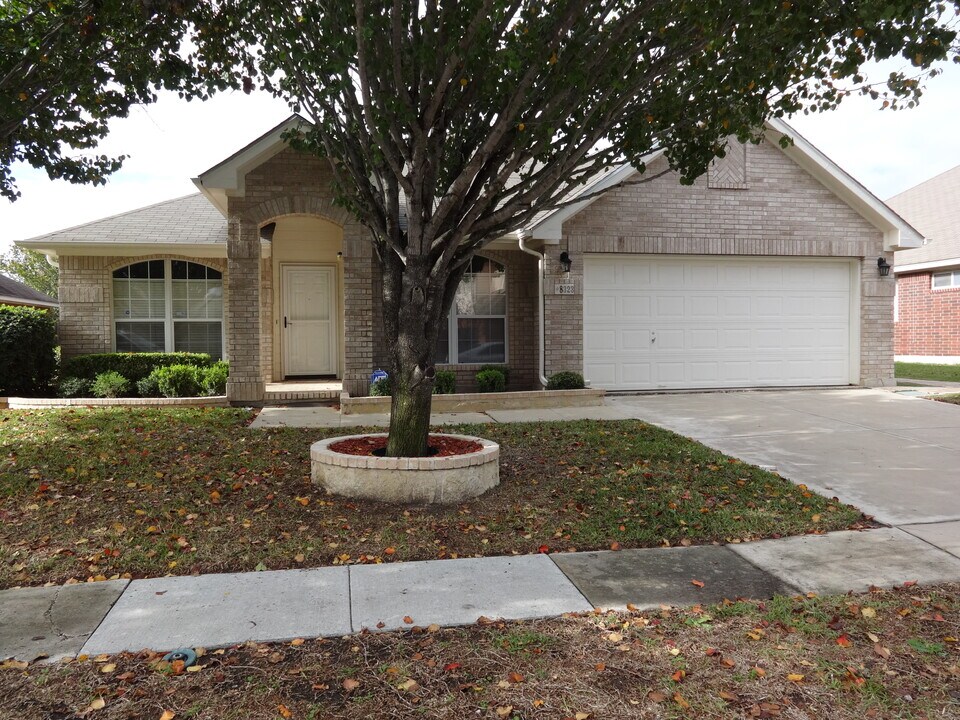 8323 Copperside in Converse, TX - Building Photo
