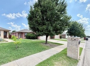 5912 Ridge Lake Dr in Fort Worth, TX - Building Photo - Building Photo