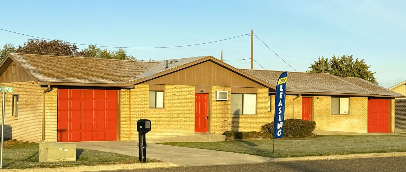 201 N Park Ave in Fruitland, ID - Building Photo