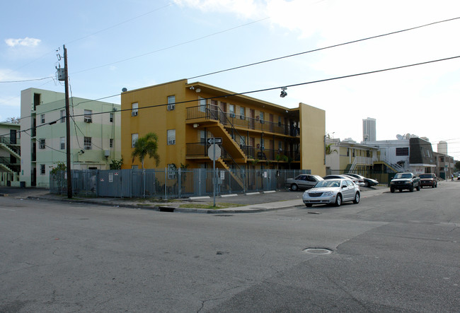 161 NW 15th St in Miami, FL - Building Photo - Building Photo