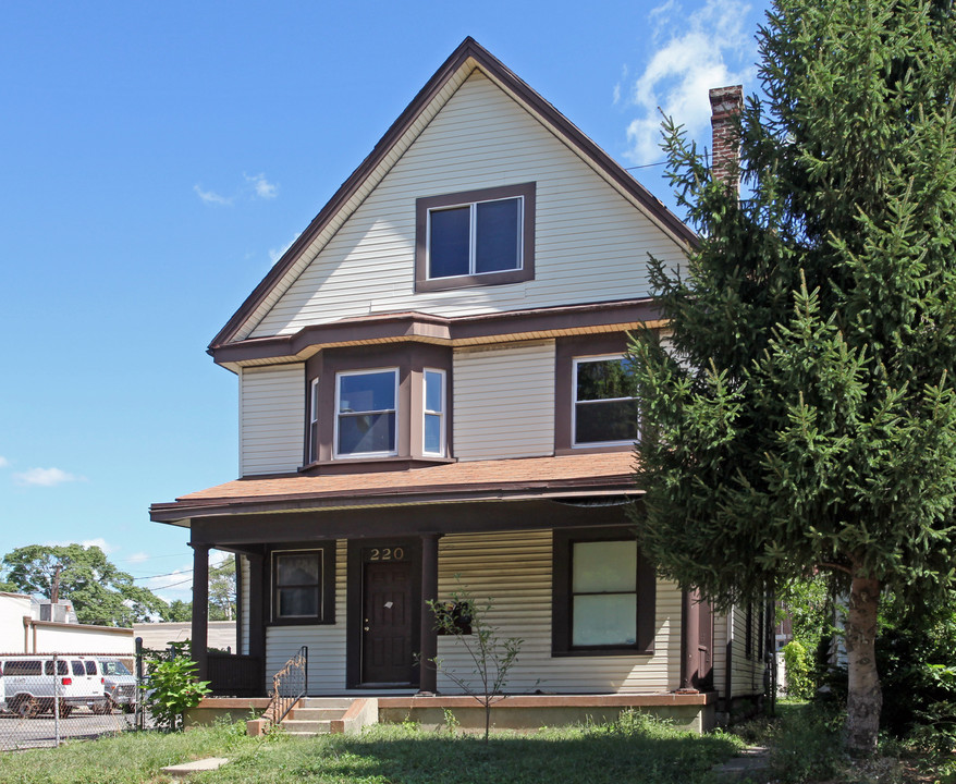 220 E Linden Ave in Dayton, OH - Building Photo