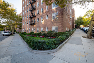 The Colorado in Forest Hills, NY - Building Photo - Building Photo