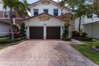 10560 NW 69th Terrace in Doral, FL - Building Photo - Building Photo