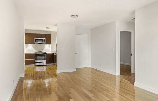 210 W 15th St in New York, NY - Building Photo - Building Photo