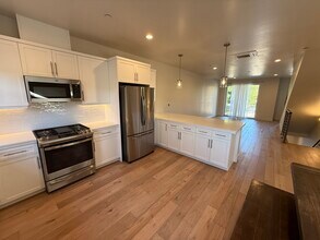 2375 Victoria Ave in San Luis Obispo, CA - Building Photo - Building Photo