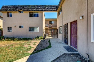 6328 Whipporwill St in Ventura, CA - Foto de edificio - Building Photo