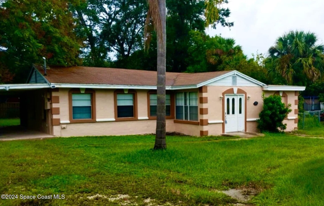 1390 S Park Ave in Titusville, FL - Building Photo