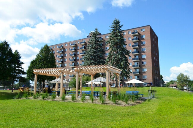 Riviera Apartments in Gatineau, QC - Building Photo - Building Photo