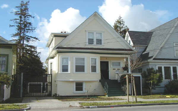 2425 Fruitvale Ave in Oakland, CA - Foto de edificio - Building Photo