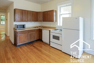 2326 N Southport Ave, Unit 2F in Chicago, IL - Building Photo - Building Photo