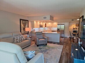 199 Whispering Sands Dr in Sarasota, FL - Building Photo - Building Photo