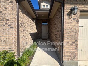 9608 New Bern Dr in Fort Worth, TX - Building Photo - Building Photo