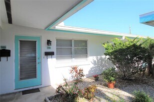 2519 Terry Ln in Sarasota, FL - Building Photo