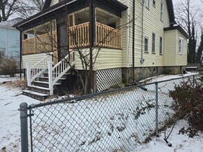 34 Marion Ave-Unit -1 in Brockton, MA - Foto de edificio - Building Photo
