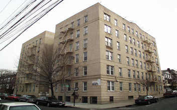 315 E 196th St in Bronx, NY - Building Photo - Building Photo