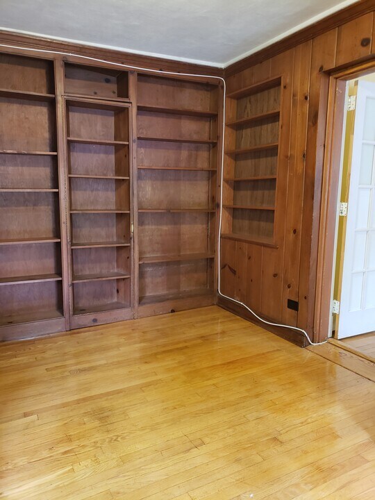 114 Howard Dr, Unit Apartment #1 in Charlottesville, VA - Building Photo