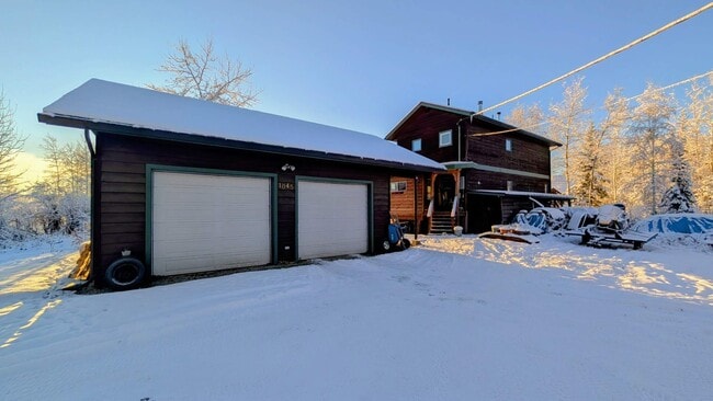 1045 Dawn Dr in Fairbanks, AK - Building Photo - Building Photo
