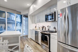 100 Park Blvd in San Diego, CA - Building Photo - Building Photo