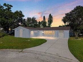 9318 1st St N in St. Petersburg, FL - Foto de edificio - Building Photo