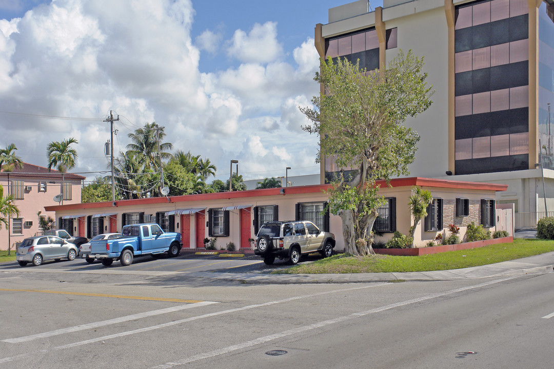 4355 W Flagler St in Miami, FL - Building Photo