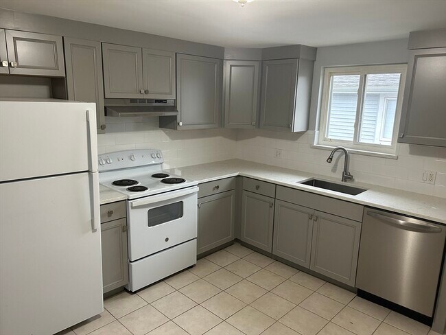 52 Waltham St in Watertown, MA - Building Photo - Building Photo