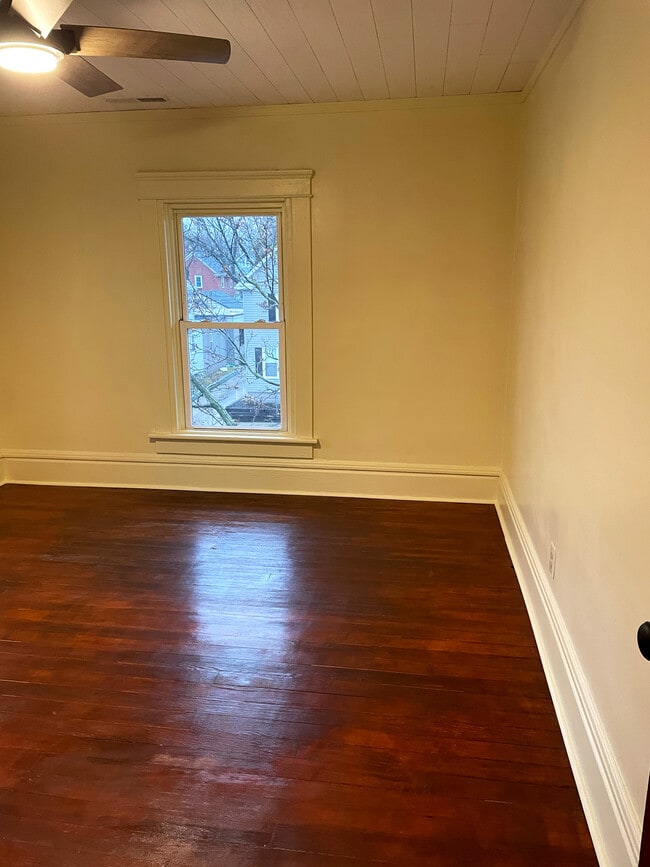 889 N Main St, Unit #3 in Akron, OH - Building Photo - Building Photo