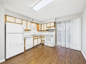 1020 NE Lindsay Ave in Lee's Summit, MO - Building Photo - Building Photo