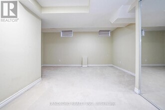 8 Wood Dale Rd in Vaughan, ON - Building Photo - Building Photo