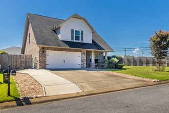 1965 Mooring Dr in Navarre, FL - Building Photo - Building Photo