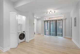 1552 1/2 W Juneway Terrace in Chicago, IL - Building Photo - Building Photo