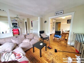 217 Boston Ave, Unit 2 in Medford, MA - Foto de edificio - Building Photo