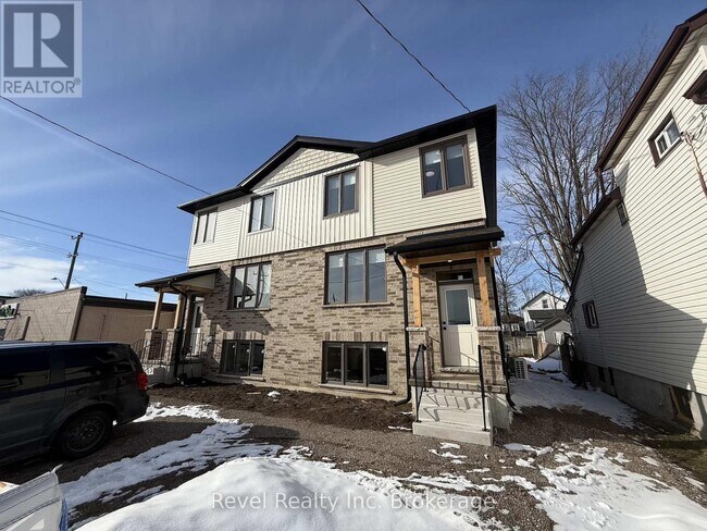 675 Princess St in Woodstock, ON - Building Photo - Building Photo