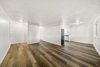 5495 A St in Springfield, OR - Building Photo - Building Photo