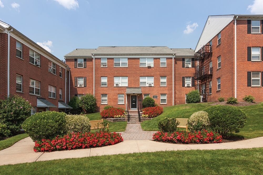 Windsor Apartments in Wood Ridge, NJ - Foto de edificio