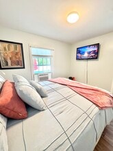 73 Kingsbury St, Unit 2 in Fitchburg, MA - Foto de edificio - Building Photo