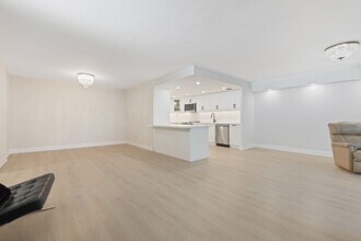 1555 Finch Ave E in Toronto, ON - Building Photo - Building Photo