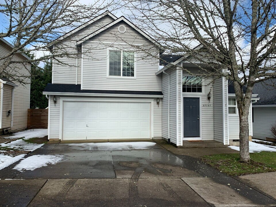 37757 Coralburst St in Sandy, OR - Building Photo