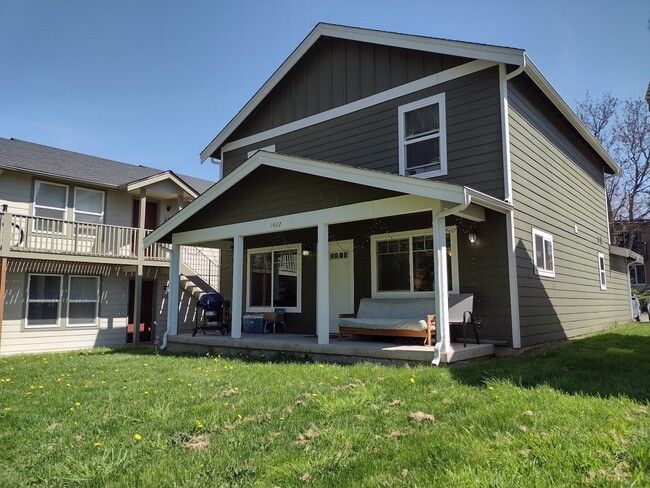 property at 1422 Lincoln St