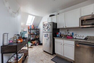 1245 W Barry Ave, Unit 3 in Chicago, IL - Foto de edificio - Building Photo