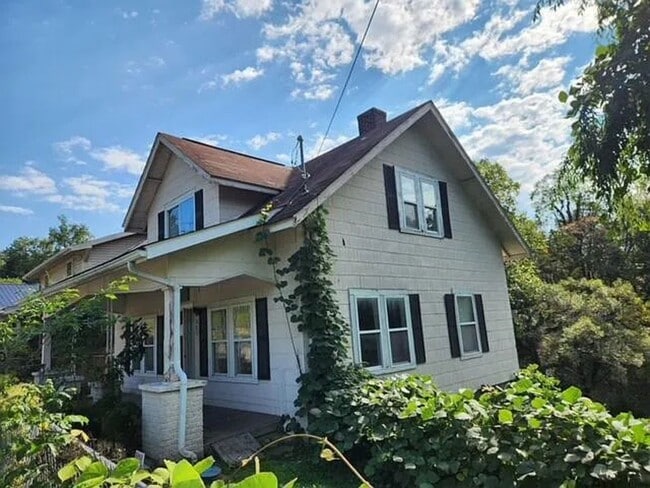 209 Laurel St in Hazard, KY - Foto de edificio - Building Photo