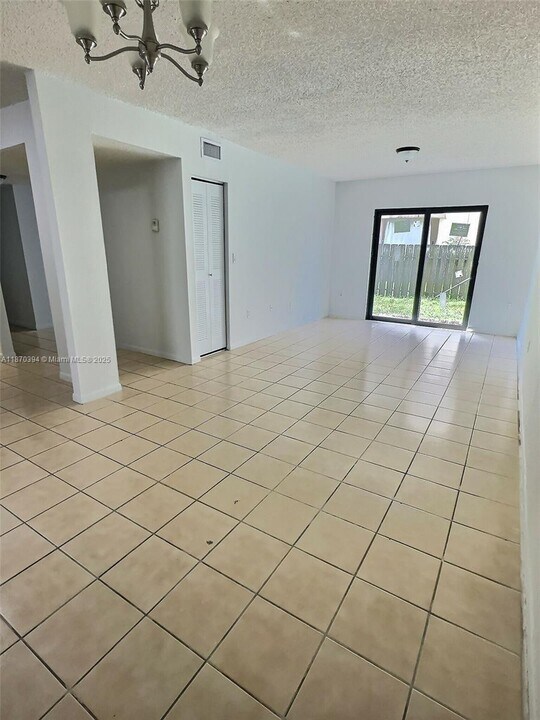 1490 W 42nd Pl in Hialeah, FL - Building Photo