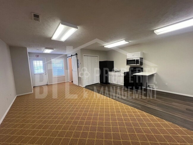 27 Notch Shopping Center Ln in Reeds Spring, MO - Building Photo - Building Photo