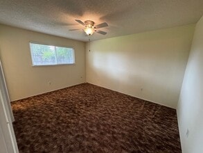 566 Meadow Ln in Kingsburg, CA - Building Photo - Building Photo