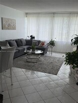 1481 NE Miami Gardens Dr in Miami, FL - Building Photo