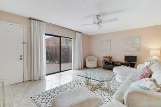 825 Center St in Jupiter, FL - Building Photo - Building Photo