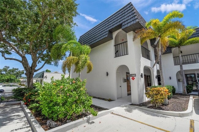 2114 Bispham Rd in Sarasota, FL - Building Photo - Building Photo